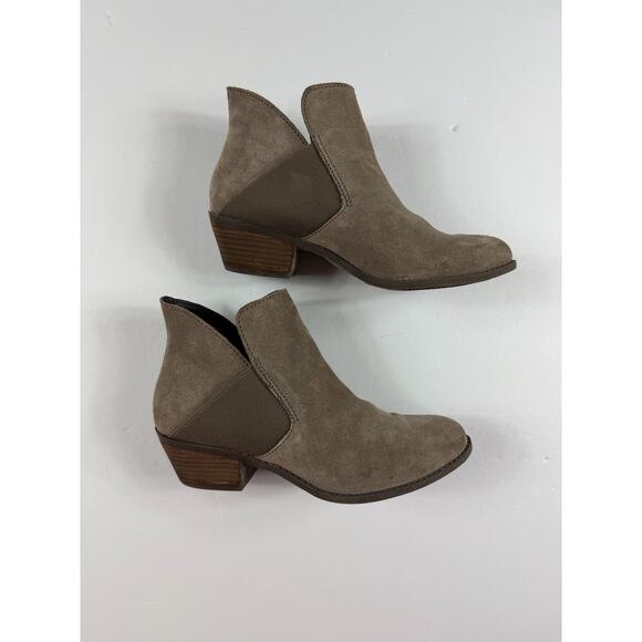 Me Too Suede Taupe Zoey Ankle Booties size 9 Women's - Picture 3 of 13